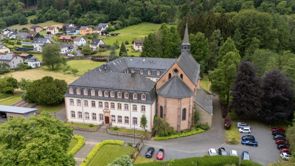 Exerzitienhaus aus der Luft (c) Rudolf Höser, St. Thomas Exerzitienhaus aus der Luft