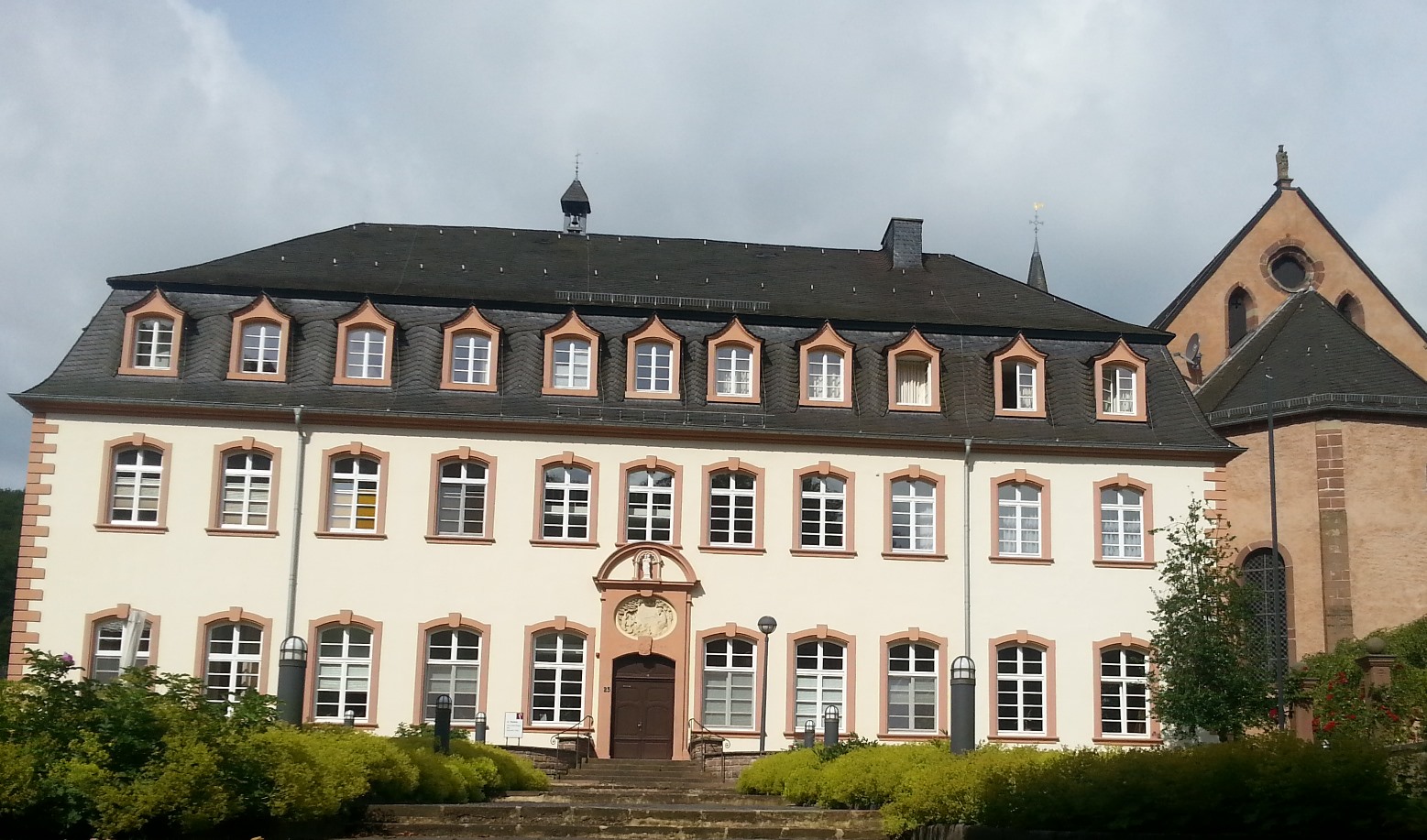 Exerzitienhaus - Blick auf den Eingang